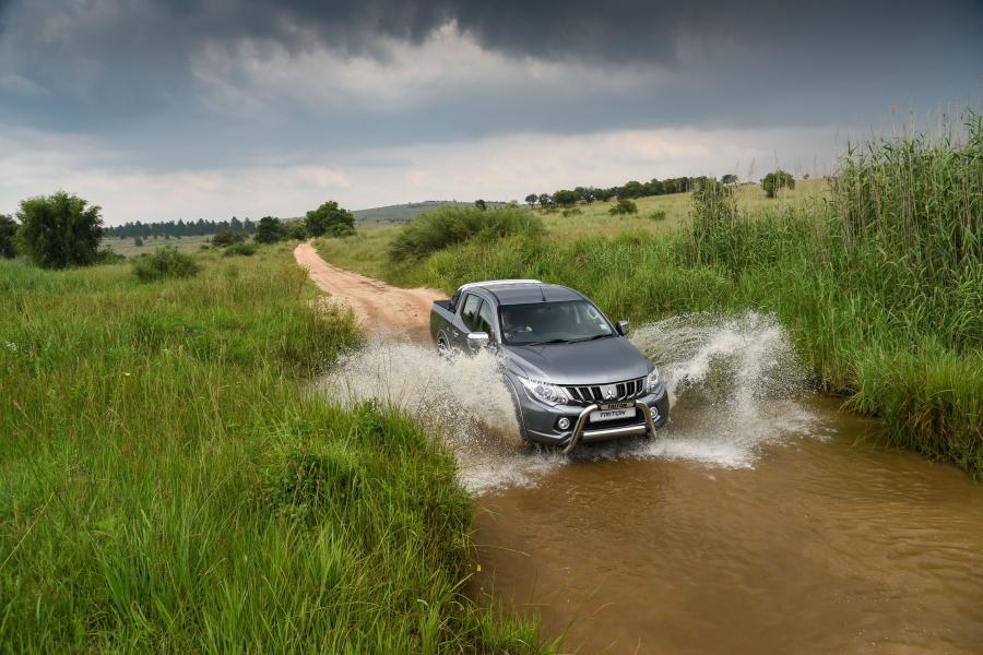  Mitsubishi Triton Double Cab 2017 года  (ZA) (фото 6 из 30)